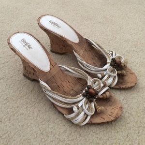 LOOKING TO PURHASE THESE SHOES